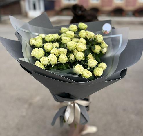 Букет Белые кустовые розы Солинеро в Сердобске