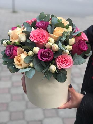 Цветочная композиция из Розы в шляпной коробке в Сердобске